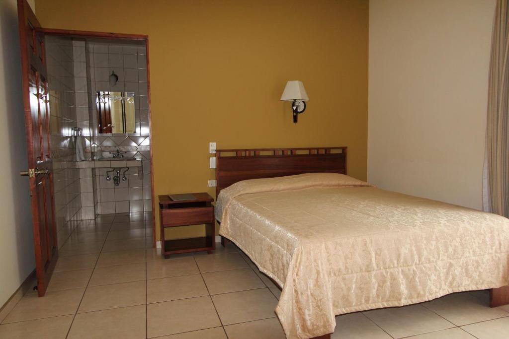 Hotel La Fortuna Стая снимка